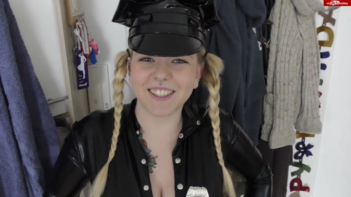LunaLove- – Polizistin Spermabart – Mega Cumshot Bart