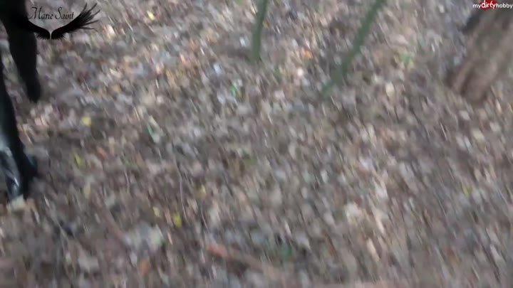 Marie-Saint – Arsch Besamung geiler Wetlook im Wald Pilze suchen mal anders