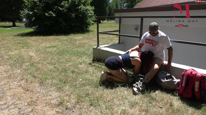 Melina-May – Das war gewagt AO Creampie an der Landstrasse