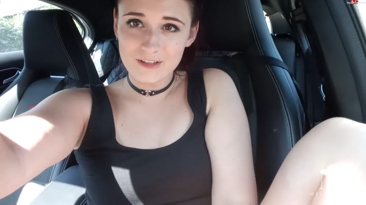 Melina-May – Selfmade vorm Rathaus