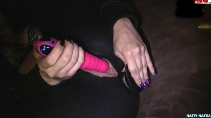 NASTY-NASTIA – Analycra – Mit dem Plug durch die Leggins