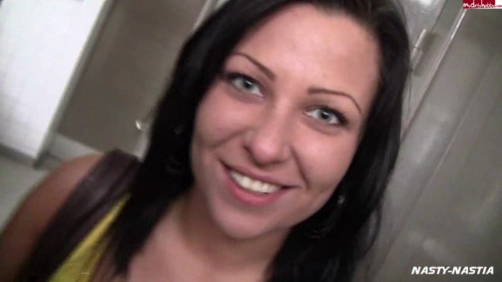 NASTY-NASTIA – Ficken aufm Uni-Klo