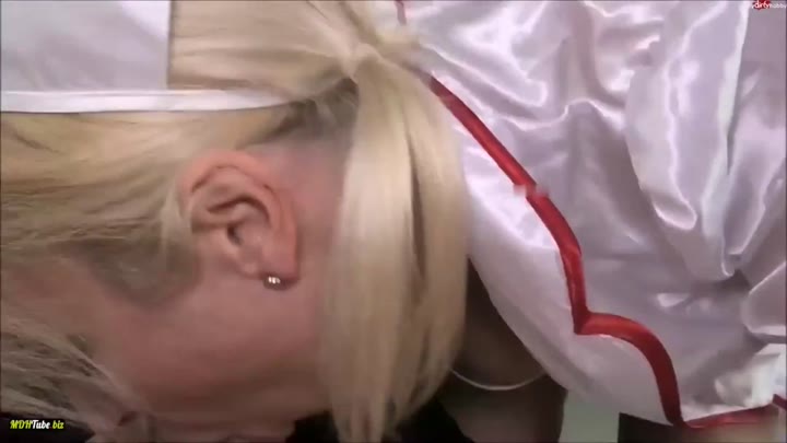 pornfucker – Krankenschwester verordnet Schlammschieben