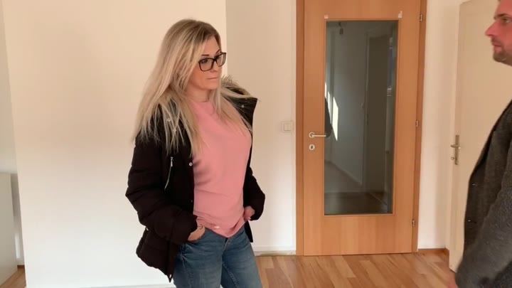 QueenKedi – Bestechungsfick mit meinem neuen Vermieter