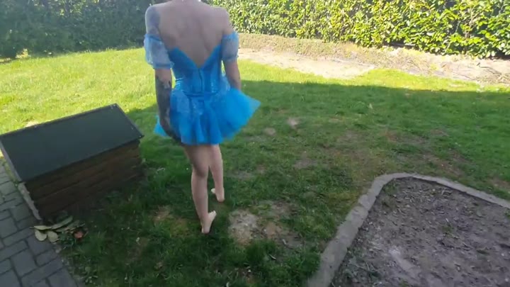 StellaCinderella – Auch Prinzessinen muessen mal abpissen