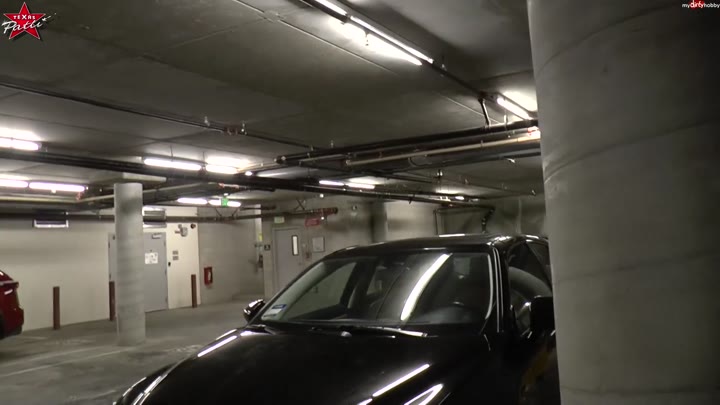 TexasPatti – Public Blowjob im Parkhaus Hollywood