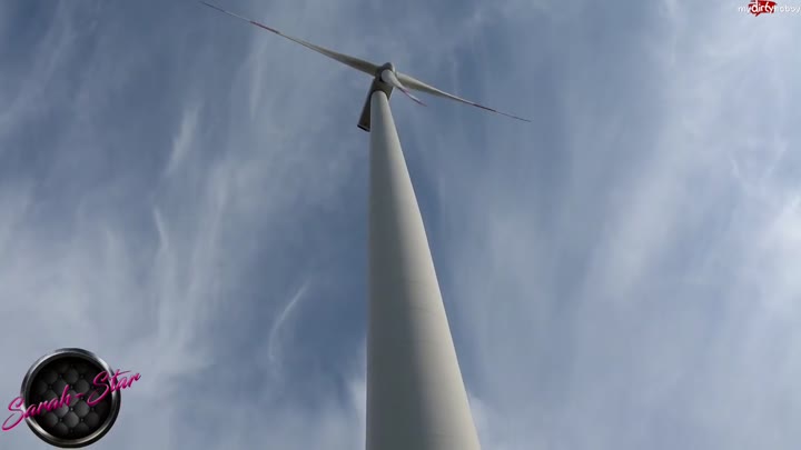 Zara-Mendez – Geil vor dem Windrad abgepisst