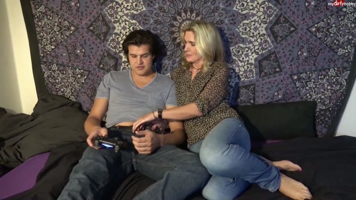 DesireeLick – Mein 18 Jaehrigen Stiefsohn Verfuehrt Hoffentlich kommt das nie raus