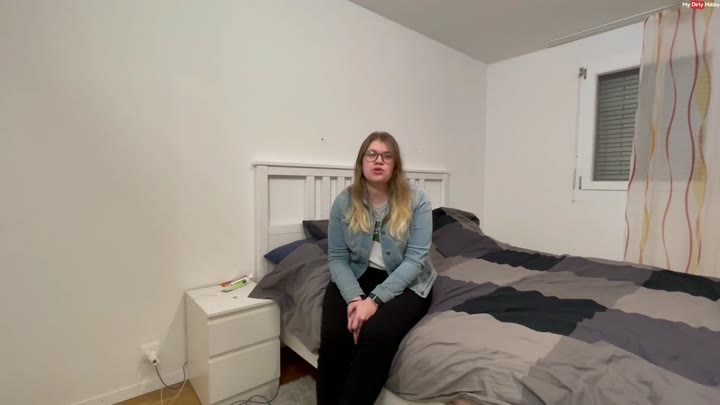 Lina Love – OMG – Mein erstes mal komplett nackt vor der Kamera