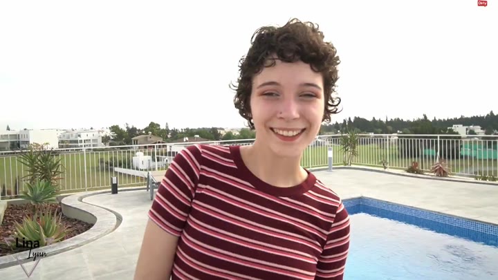 LinaLynn – Riskant – Sex am Dachpool