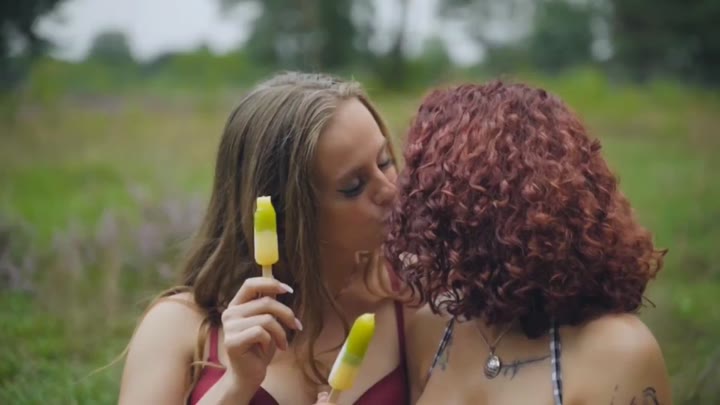 Mara-Martinez – Leckspiele im Freien mit MilaRose