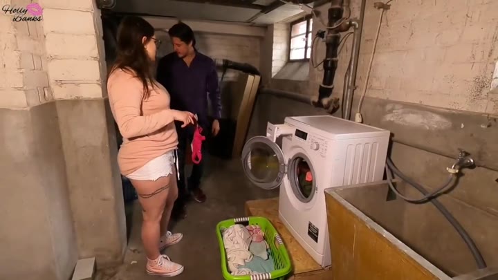 HollyBanks – AO-Fick mit Nachbarn in der Waschkueche