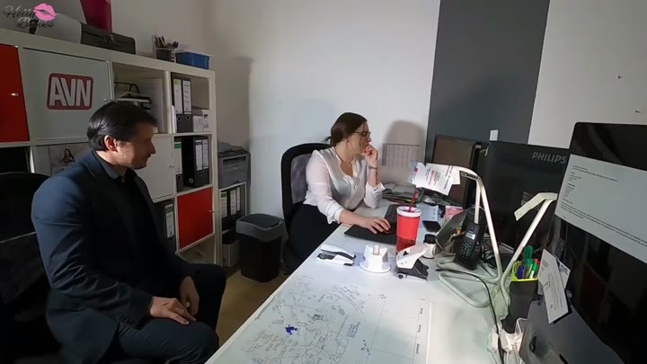 HollyBanks – Gehaltserhoehung – Dann zeig mir erstmal, ob du sie verdienst