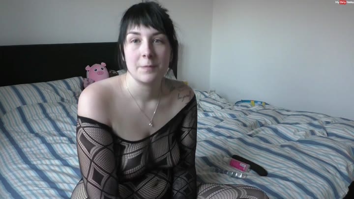 VanyLou – Das erste mal Anal mit einem Dildo