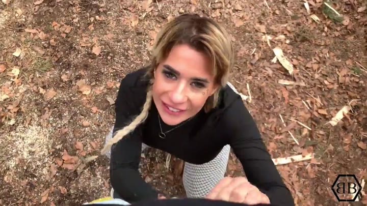 Bella-Bae – BellaBae Beim Wandern verfuehrt und erwischt worden – Deepthroat