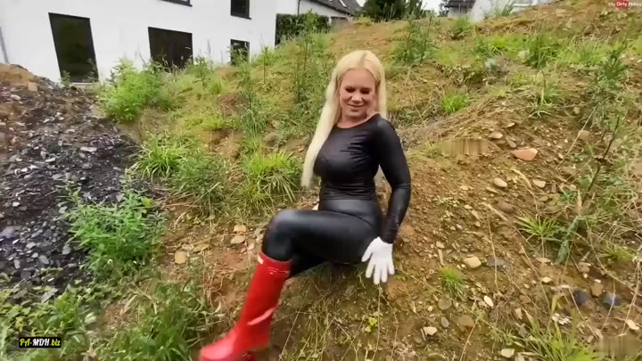 devil-sophie – Angepisst eingenaesst und abgesmoked – Die pervers geile Latexpissschlampe