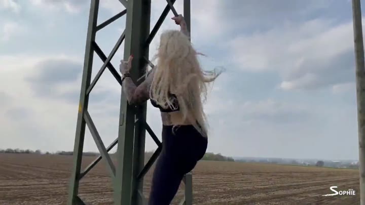 devil-sophie – Spritz auf den Leggings Arsch – Prallarsch beim Outdoor Sport benutzt