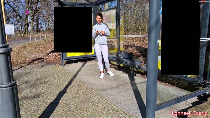 Highheel-Tamia – Erwischt an der Haltestelle 100 Prozent UNCUT