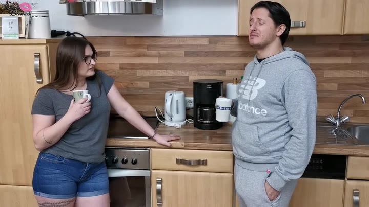 HollyBanks – Kaffeepause – Lass uns lieber ficken