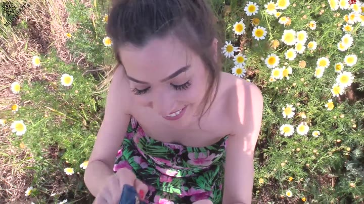 MaryHaze – Fruehlings-Gefuehle – Spermageil auf der Blumenwiese