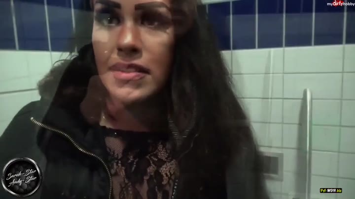 Stecher aus Berlin – Fuer Zugticket auf Bahnhofsklo geschwaengert