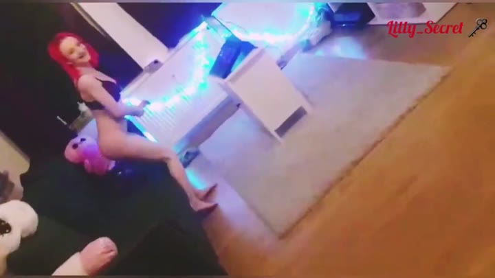 Lilly Secret – Vom Mitbewohner vor der Cam erwischt und hart durchgefickt
