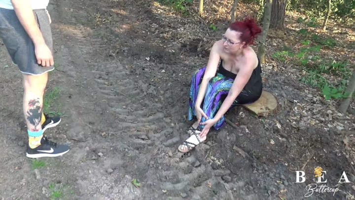Bea-Buttercup – Dankeschönfick – Jogger sollte nur helfen und stopfte mir dann das Maul