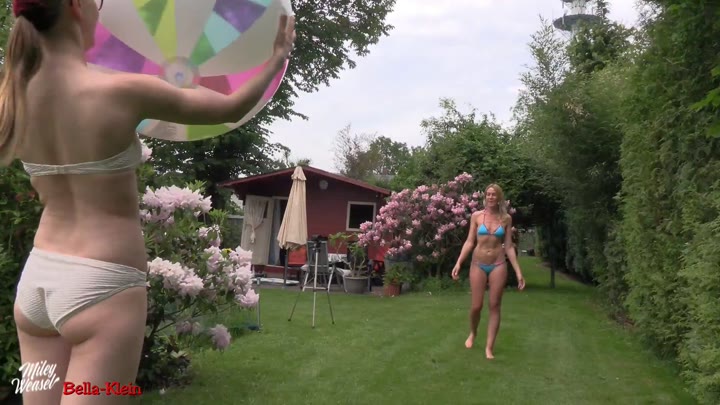 Bella-Klein – Sexy Spaß mit dem Gummiwasserball