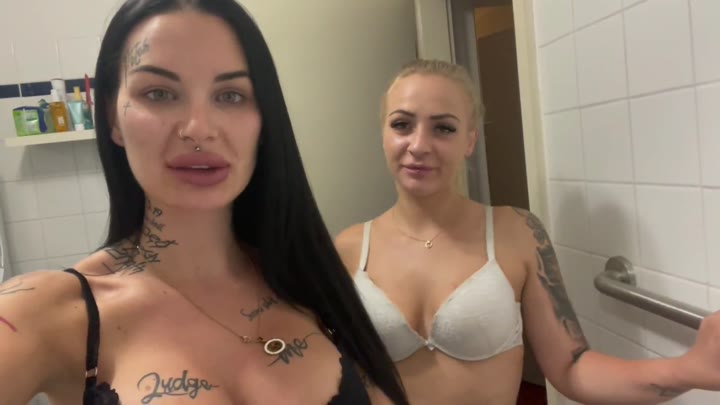 Maja-Bach – Wer pisst mehr – Natursekt unter Freundinnen