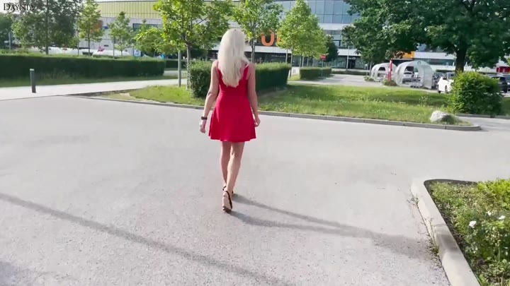 Daynia – Die perverse Blondine aus dem Supermarkt – Sein sehnlichster Wunsch ging plötzlich in Erfül