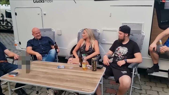 Vika Viktoria – Campingplatz Schlampe – Ich schlucke sie alle weg
