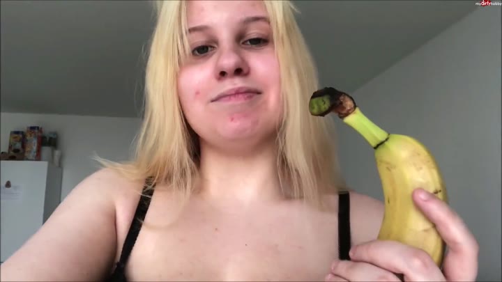Lisa2001 – Anal Banane – Das groeßte Ding was ich je im Arsch hatte