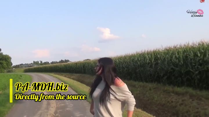 HollyBanks – Outdoor geil gepisst