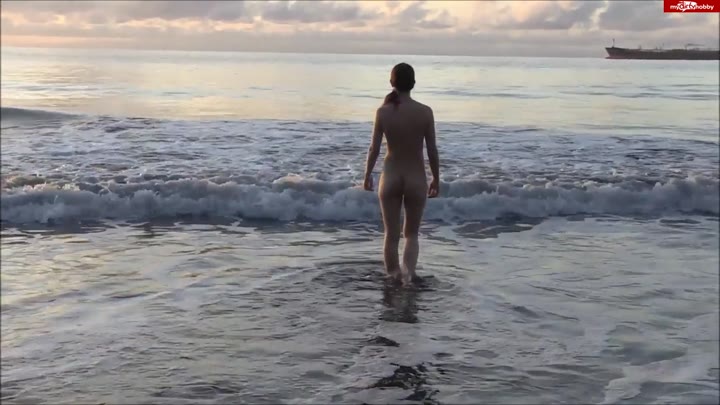 HotMirjam – Das Spiel mit den Wellen