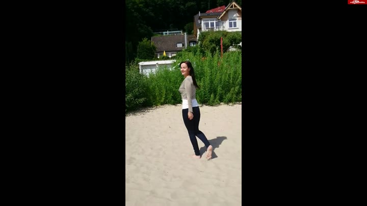 Young-Devotion – Public Natursekt am Blankenese Strand Hamburg