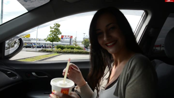 Young-Devotion – Peinlich Perverser Public Blowjob und Spermawalk