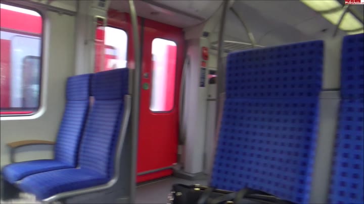 Lena-Loch – Wetlook-Leggins – Spermawalk in der S-Bahn