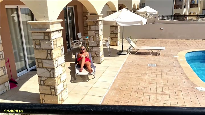 Sarah-Fuerstenberg – Urlaubsvideo – Erst spannen – dann ficken