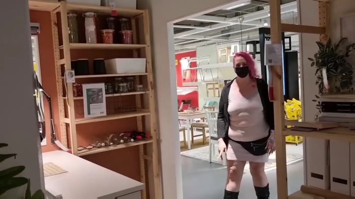 MolligeSchlampeHot – Extremer Public Piss – Zu dreist für MDH