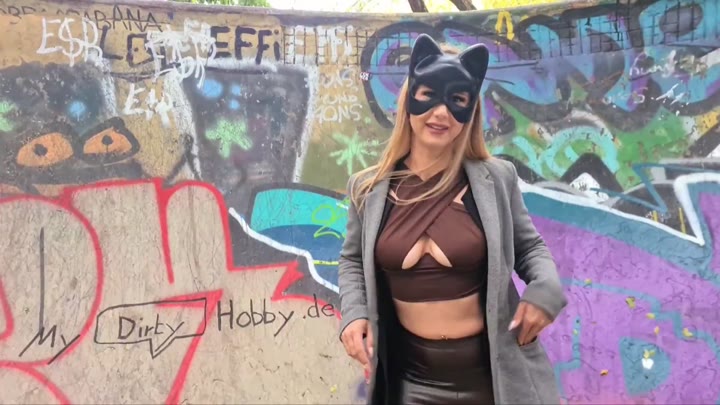NinaSkyOfficial – Mein Revier markiert 3 – Rote Flora Public Piss