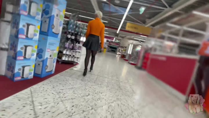SteffiBlond – Verbotener Tittenfick im Baumarkt   pssst