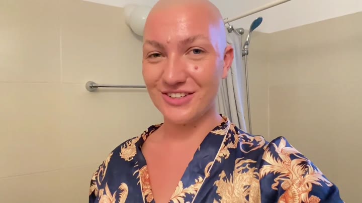 LisaSchubert – Beim Anfassen erwischt – Eine etwas andere Ueberraschung