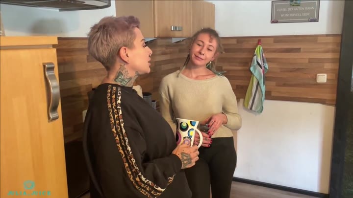 Julia Juice – Ups Treuetest Eskaliert