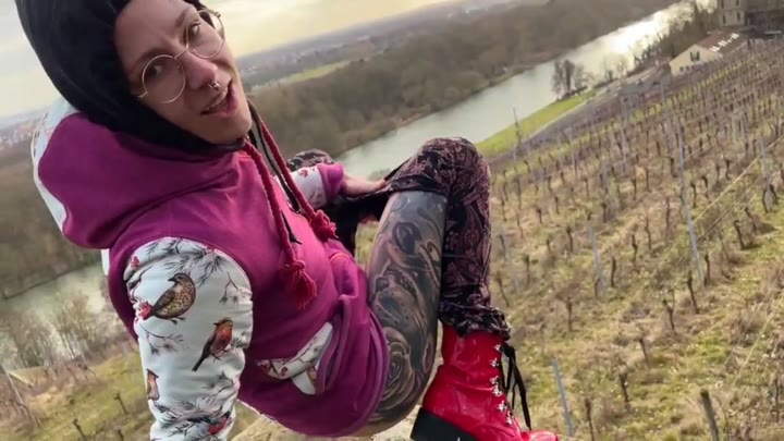 CurlyCate – Piss mit Aussicht – 100 Prozent Uncut