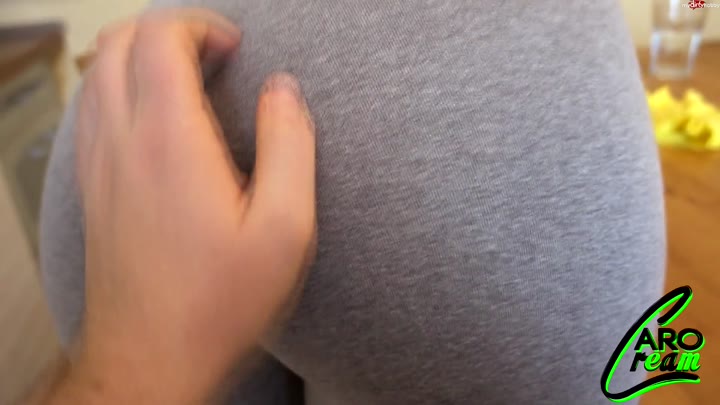 CaroCream – String weg Schwanz rein – So laeuft das bei Stiefdaddy