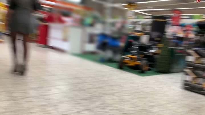 devil-sophie – Baumarkt Blumenkuebeltoilette – ups – Da lauuft es aber unten raus