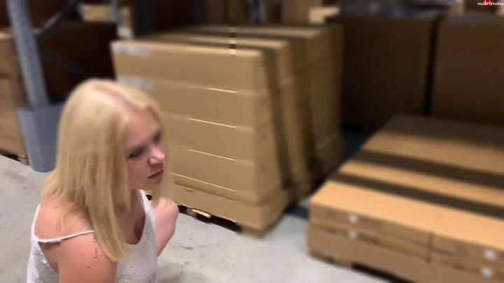 devil-sophie – Pipi im Einrichtungshaus – Ich komme immer wieder und muss so pissen