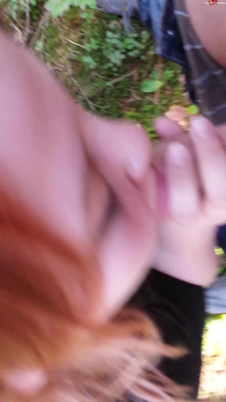 Fickfoetzchen94 – Geiles Blasen im Wald