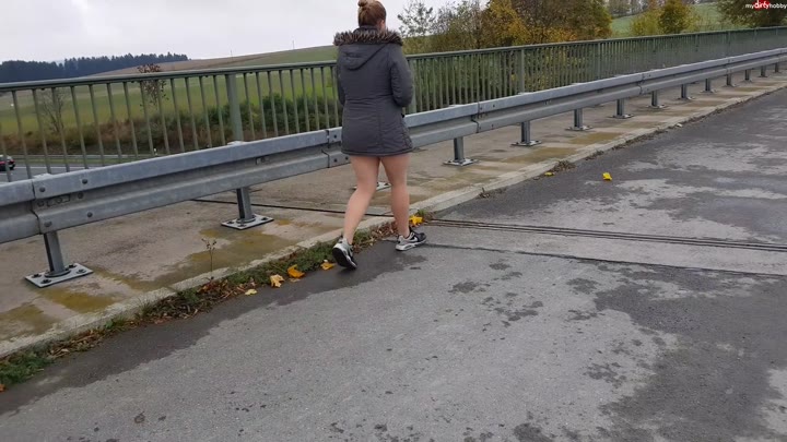 Lilly-Shy – Wette verloren Autobahn Piss
