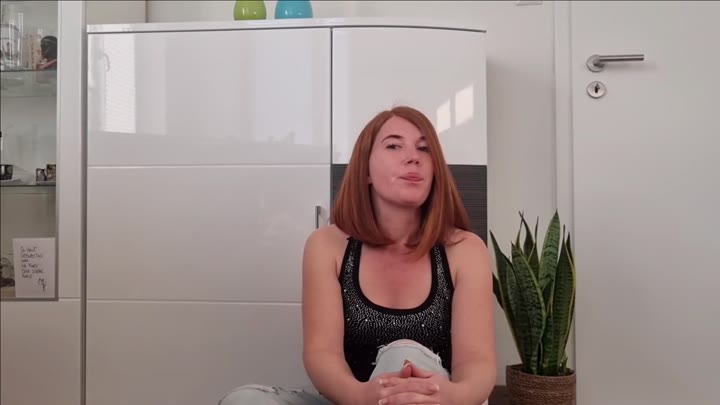 LillyLiv – Ganz neu – Analgeile Milf – Wer wird mein erster Userdreh